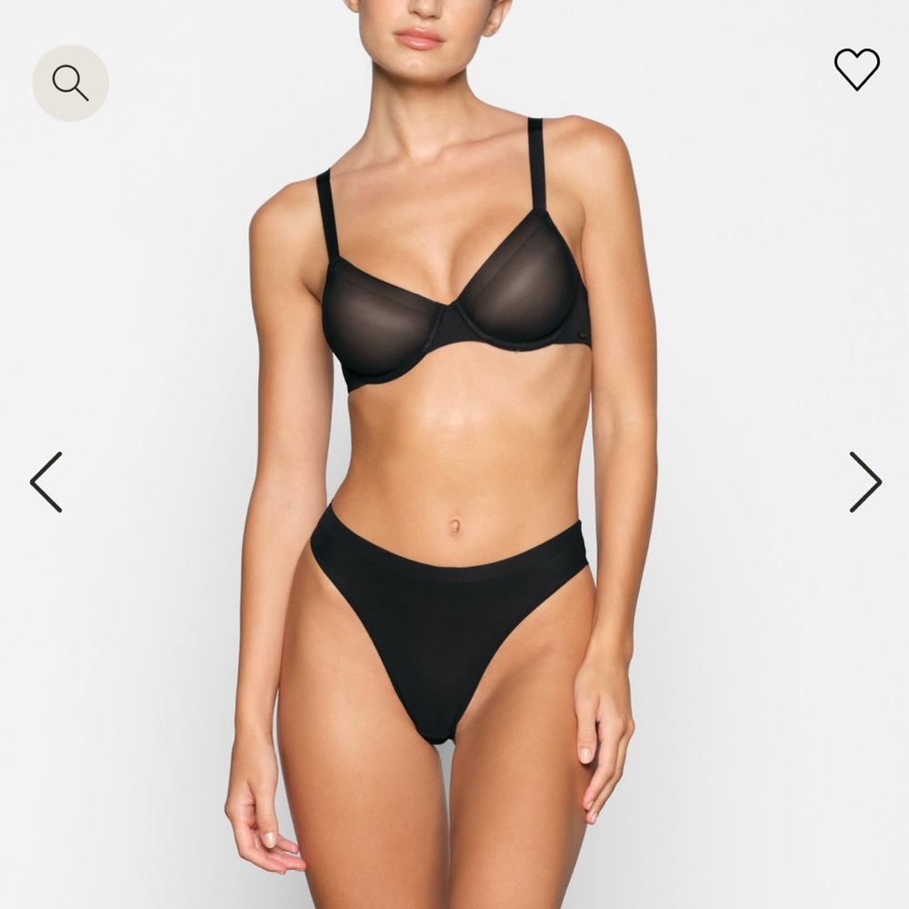 Skims NO SHOW UNLINED DEMI BRA